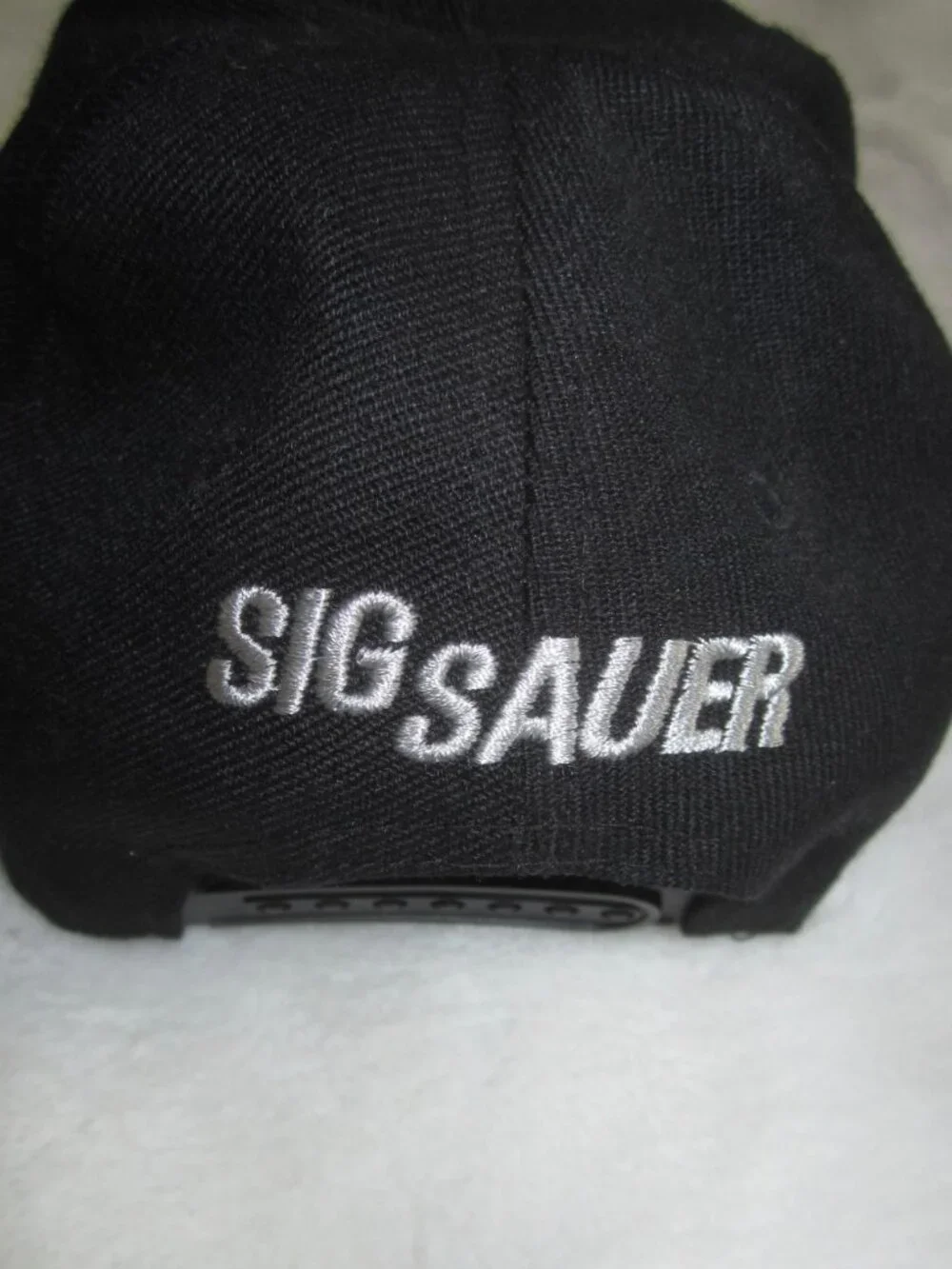 SIG SAUER Black Hat Cap White Embroidered Logo Snap Back - Picture 5 of 5